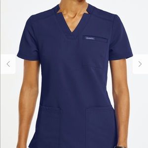 Jaanuu relaxed three pocket scrub top
